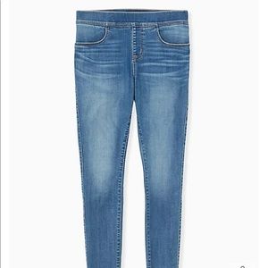 Size L (12) torrid pull on jeans